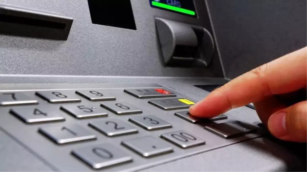 Akbank\'ta sistem çöktü! Müşteriler kartla alışveriş yapamıyor ve para çekemiyor