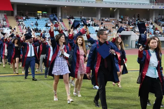 akdeniz universitesi nde ogrenciler mezuniyet sevinci yasadi son dakika