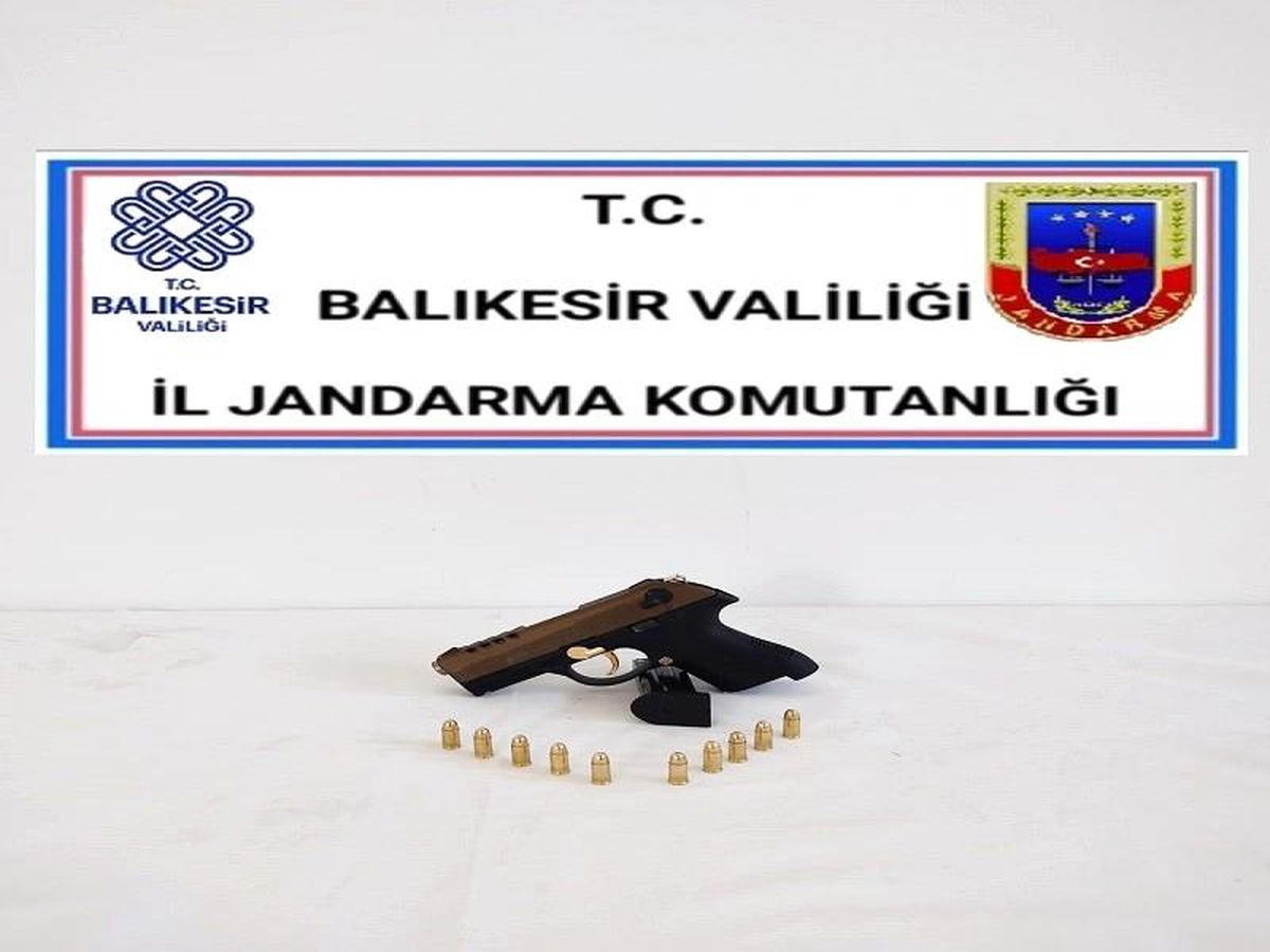 Son dakika 3. sayfa: Balıkesir\'de jandarma aranan 17 şüpheliyi yakaladı