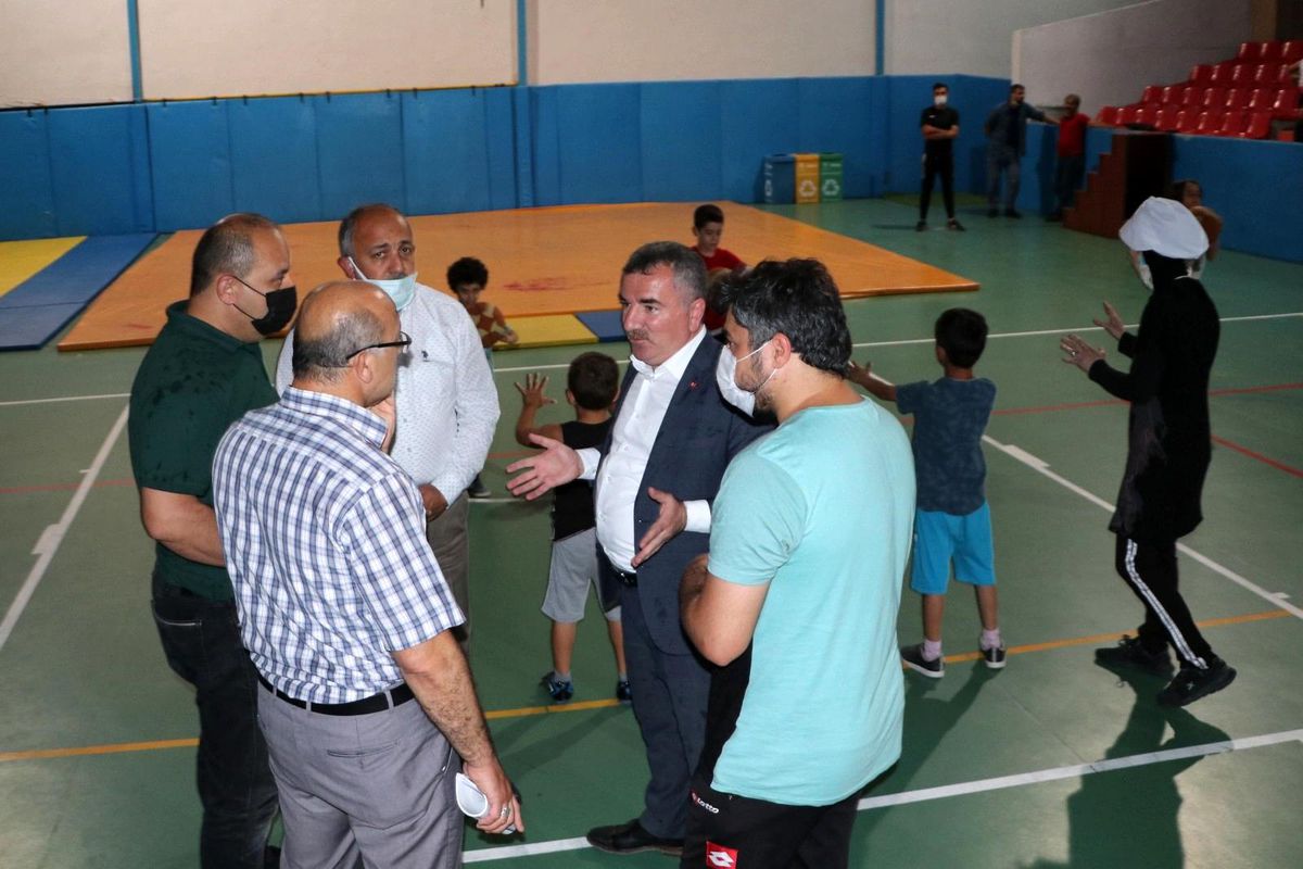 Başkan Özdemir: "İlçemize yüzme havuzu, kapalı spor salonu, 4 adet sentetik çim saha kazandırdık"