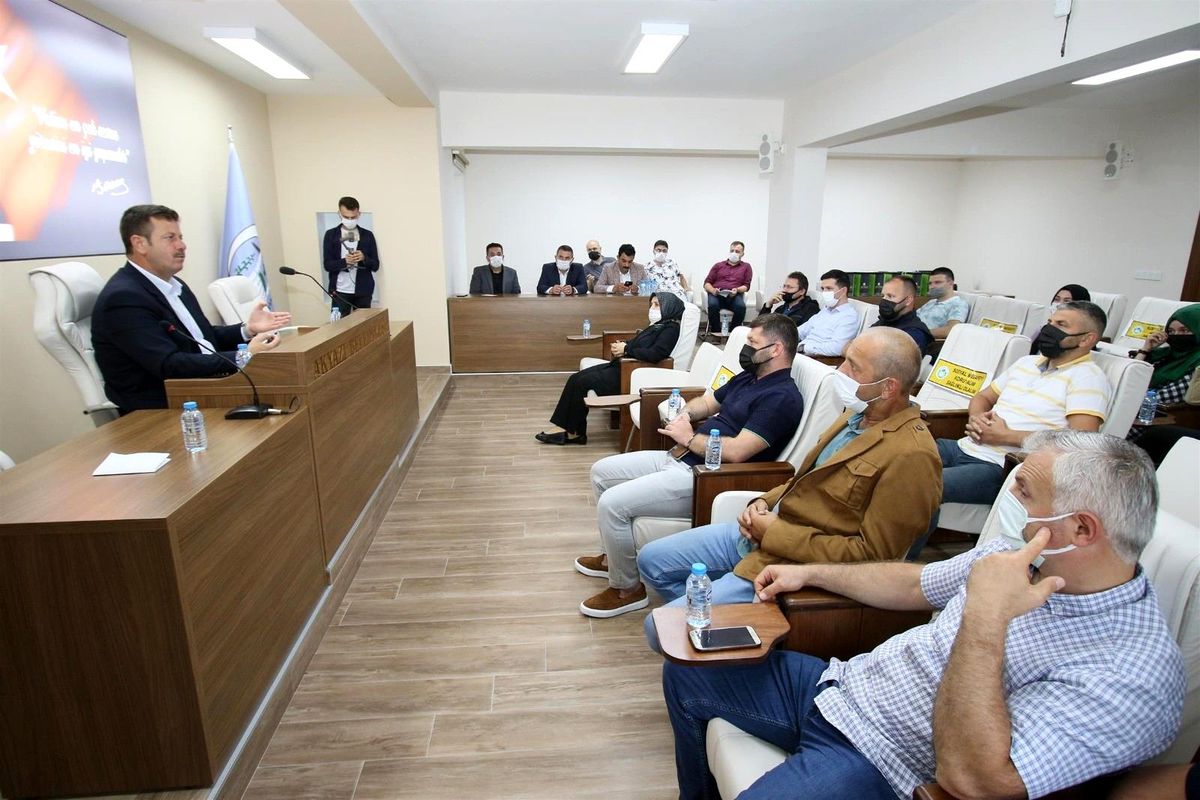 Başkan Soykan, müteahhitlerle toplantıda bir araya geldi