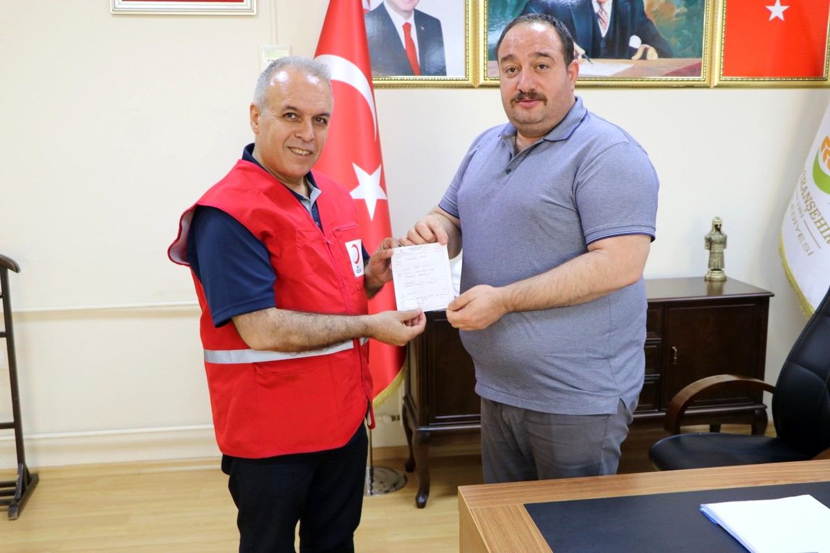 Belediye başkanı Kızılay\'a 4 kurban bağışladı