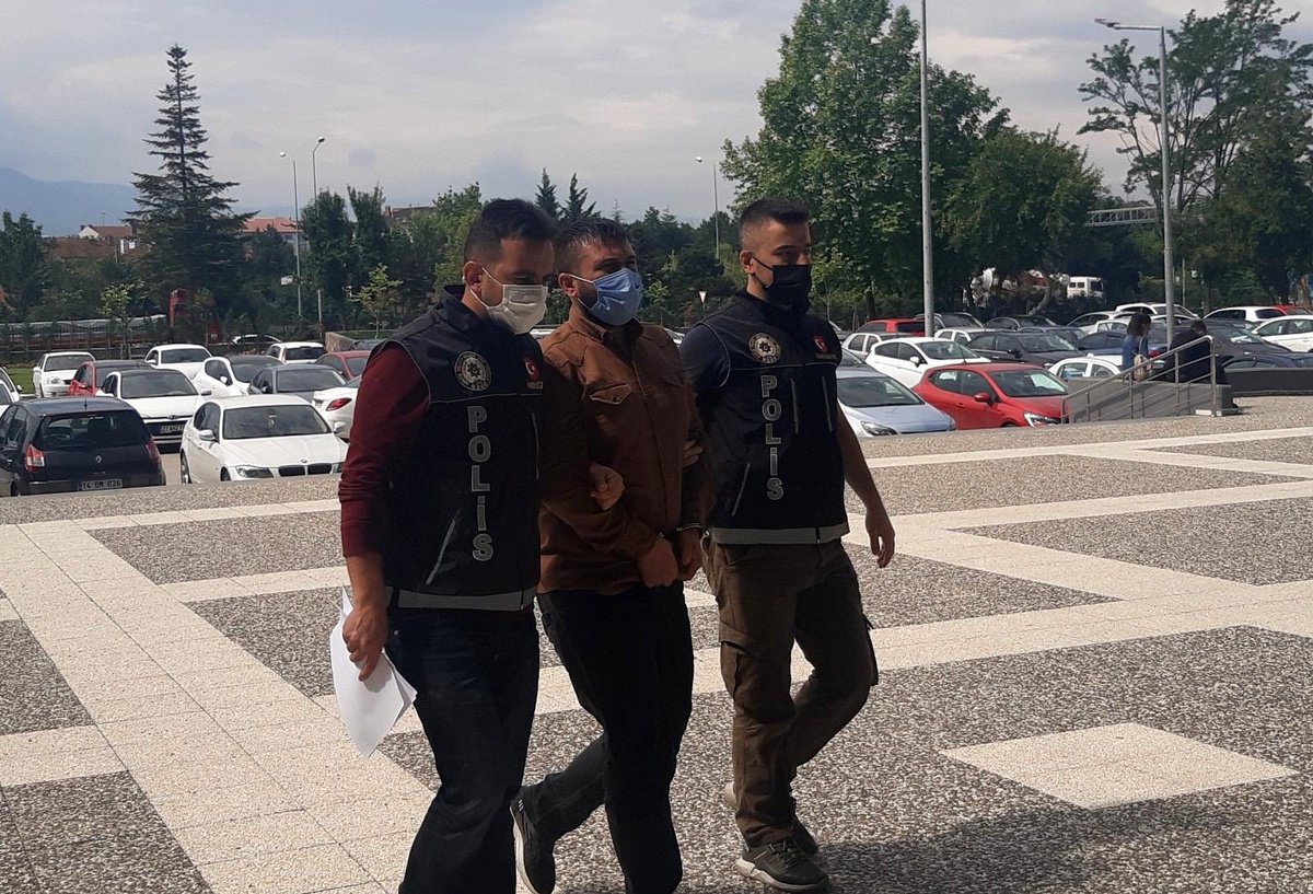 Bolu\'da NARKOTİM ekipleri 8 kilo 400 gram esrar ele geçirdi