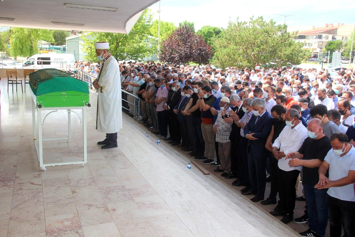 Covid-19\'a yenik düşen iş adamı son yolculuğuna uğurlandı
