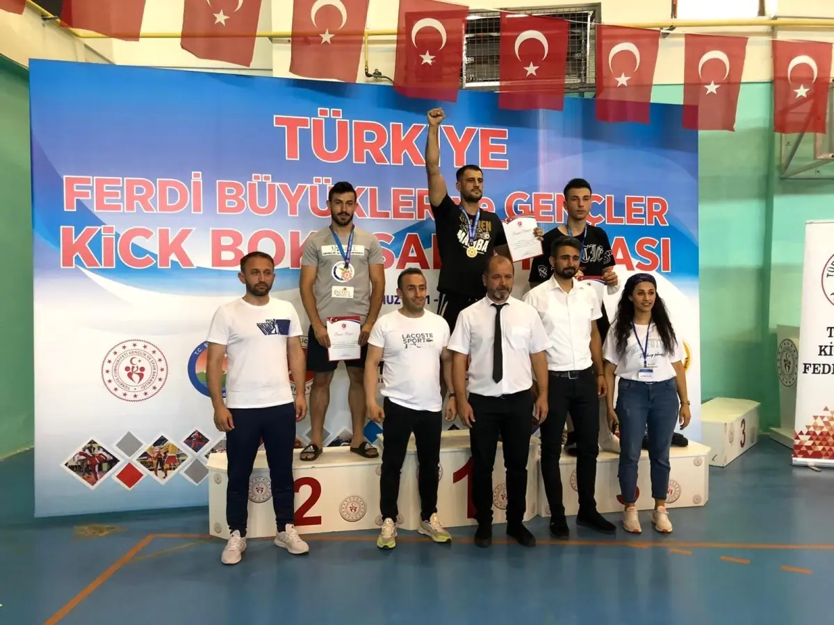 DÜ\'lü öğrenciden Kick Boks şampiyonasında önemli başarı