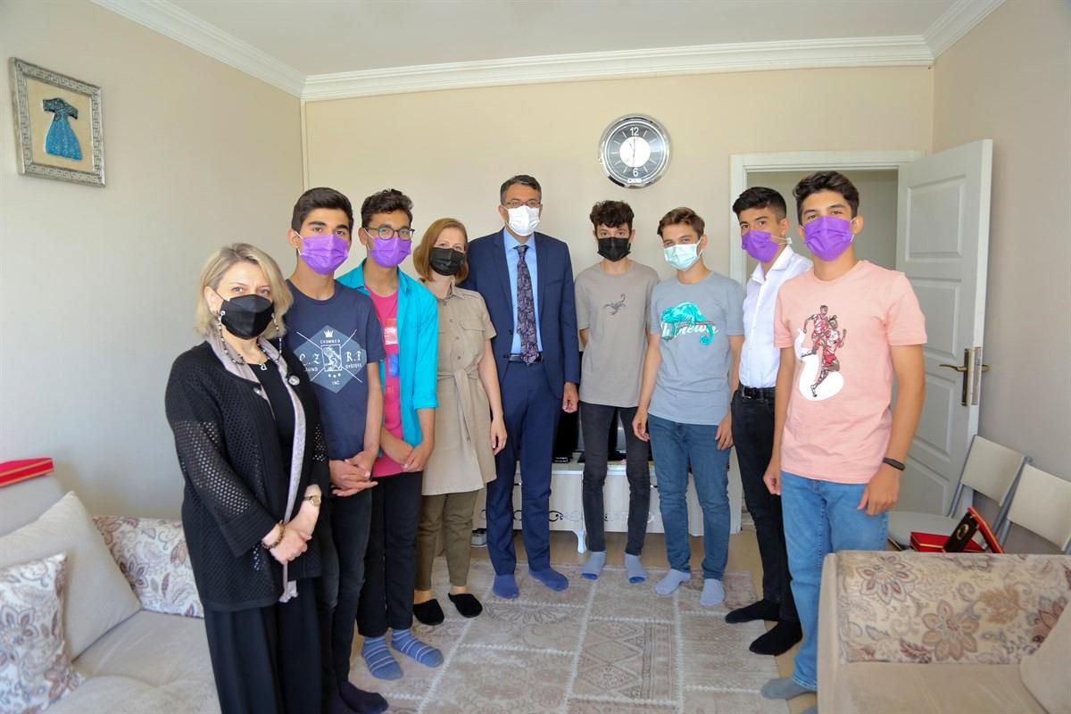 Son dakika haberi: Gönüllü çocuklara plaket
