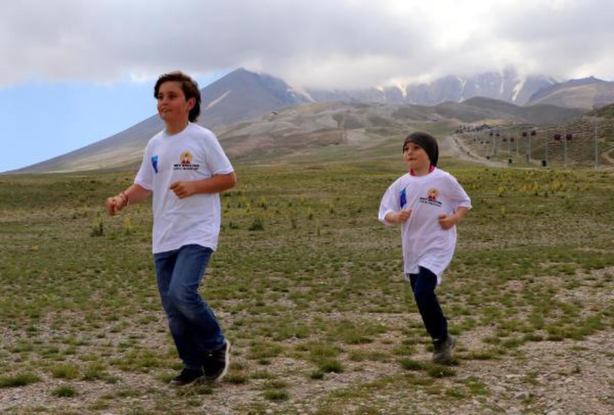 In Kayseri, 2 brothers who got into wrong marathon, ran 12 kilometers instead of 800 meters