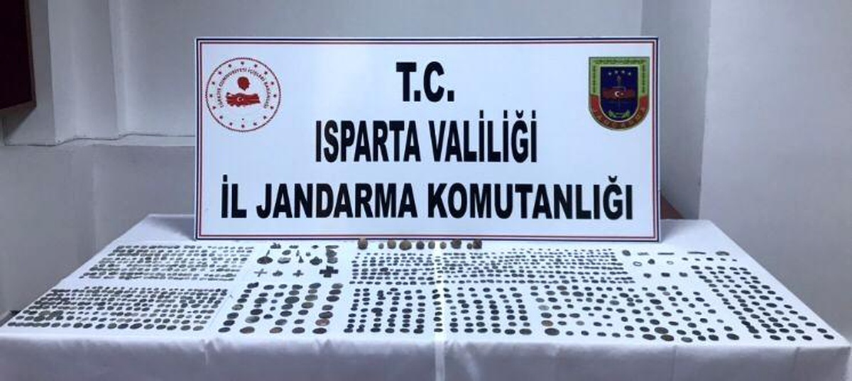Son dakika haber... Isparta\'ya tarihi eser satmak için gelen 3 şahıs, jandarmaya yakalandı