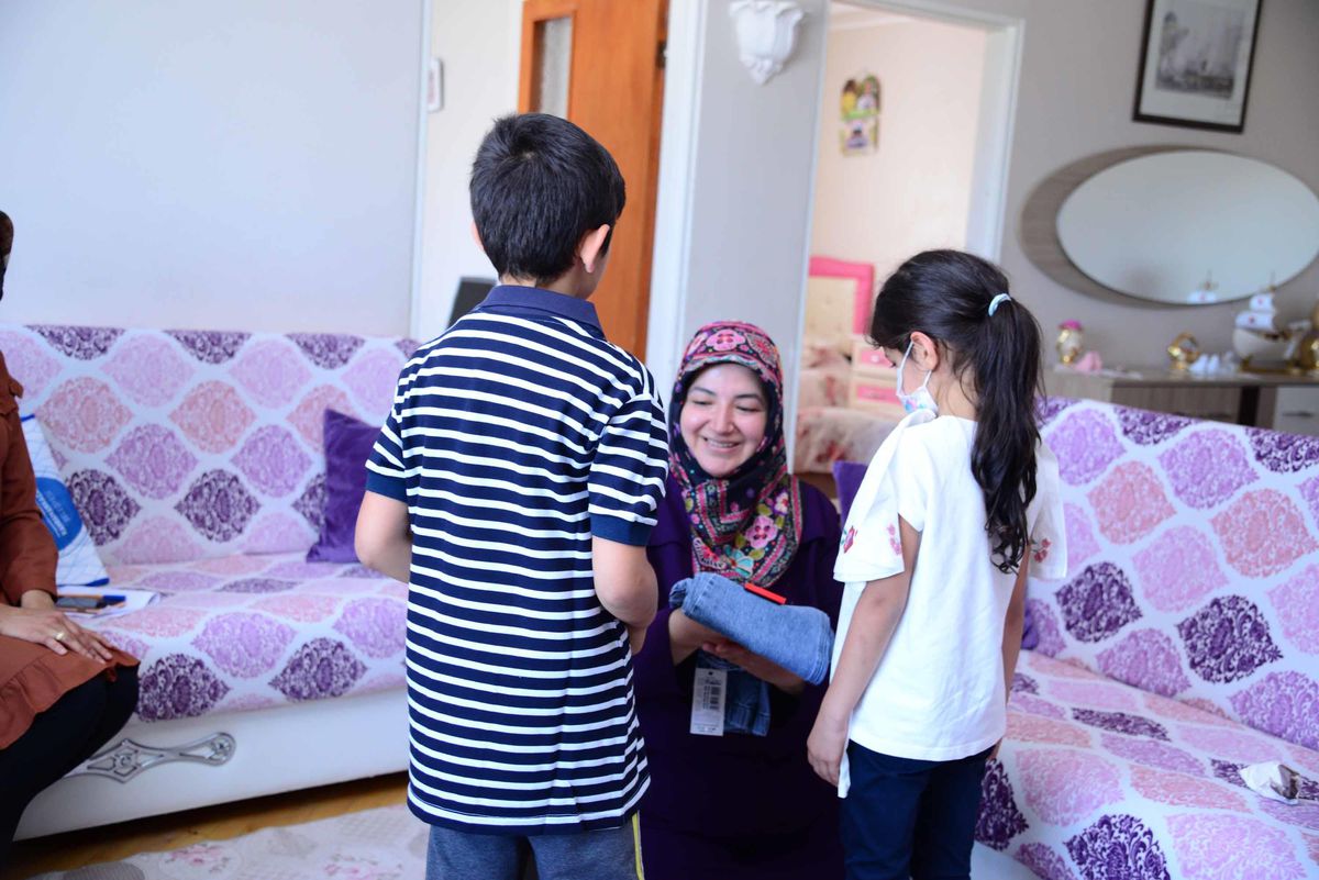 Son dakika haberleri: Kahramankazan Belediyesince çocuklara bayramlık giysi hediye edildi