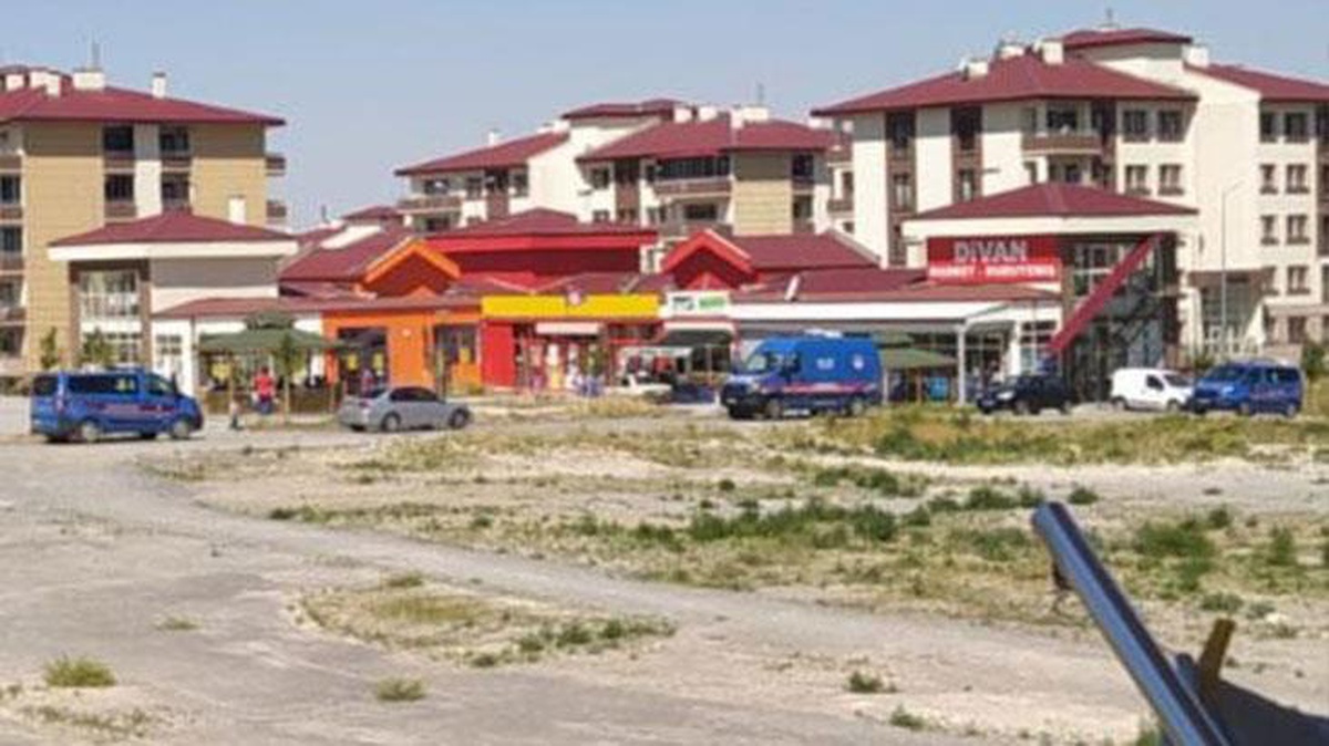 Kahreden haber! 23 yaşındaki genç esnaf dükkanda kendini astı
