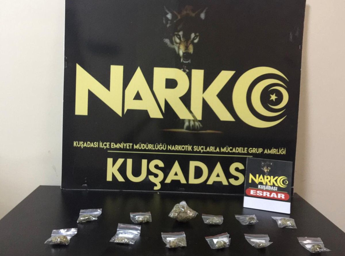 Son Dakika | Kuşadası\'nda düzenlenen operasyonlarda 3 gram metamfetamin ile 15 gram esrar ele geçirildi