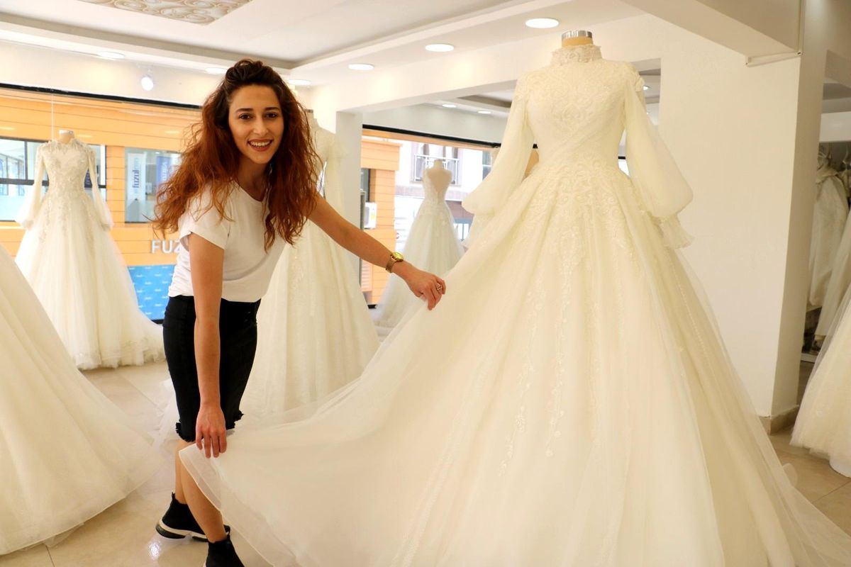 Normalleşme başladı, gelin adayları soluğu gelinlikçilerde aldı