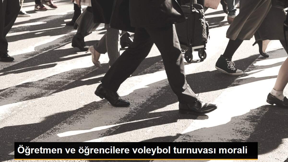 Öğretmen ve öğrencilere voleybol turnuvası morali