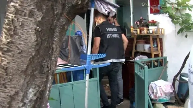 Uyuşturucu operasyonuna giden polis, karşısında solunum cihazına bağlı 74 yaşında bir şüpheli buldu Uyuşturucu operasyonuna giden polis, karşısında solunum cihazına bağlı 74 yaşında bir şüpheli buldu