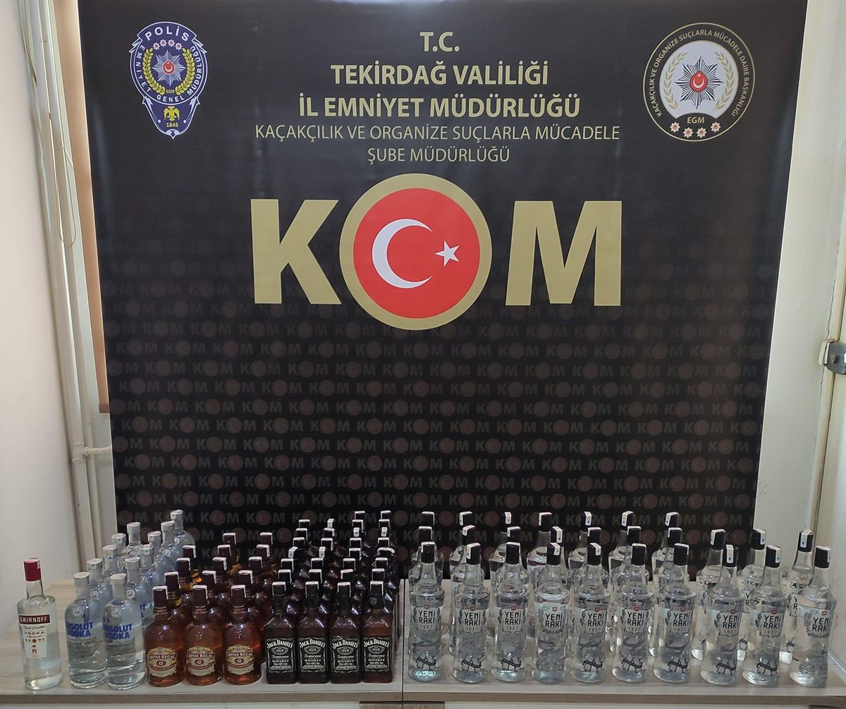Son dakika: Tekirdağ\'da bir evde 82 şişe kaçak içki ele geçirildi, 1 kişi gözaltına alındı
