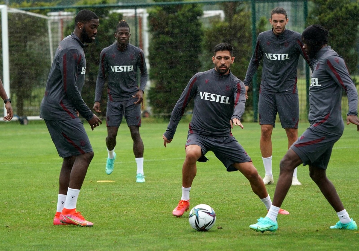 Trabzonspor yağmur altında çalıştı