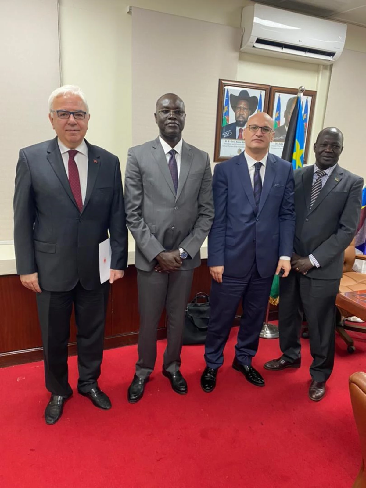 Türkiye\'nin Cuba Büyükelçisi Mutaf, Güney Sudan Maliye Bakanı Athian ile görüştü