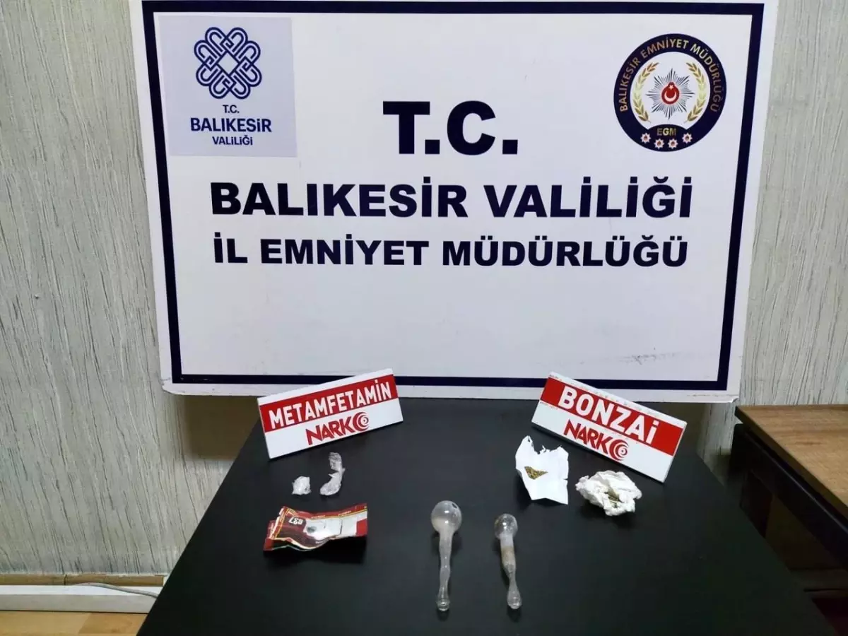 Balıkesir\'de polisten 12 uyuşturucu şüphelisine gözaltı