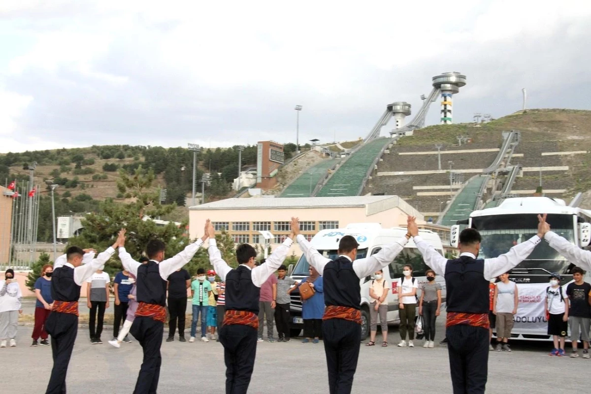 Iğdırlı gençler "Biz Anadoluyuz Projesi" kapsamında Erzurum\'a geldi