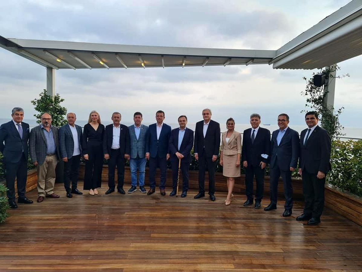 CHP\'li başkanlar İmamoğlu ile bir araya geldiler