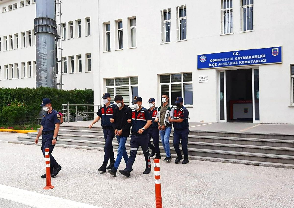 Eskişehir\'de düzenlenen uyuşturucu operasyonunda 2 kardeş tutuklandı