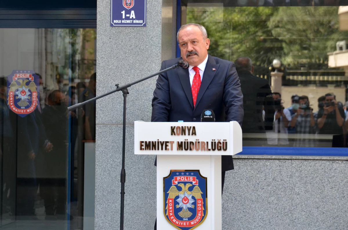 Emekliye ayrılan Konya Emniyet Müdürü Mustafa Aydın, çalışma arkadaşlarına veda etti