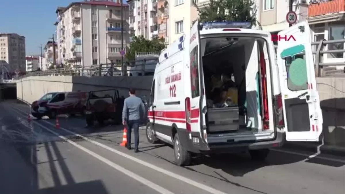 Son Dakika | HAYVAN AMBULANSI İLE CİP ÇARPIŞTI 4 YARALI