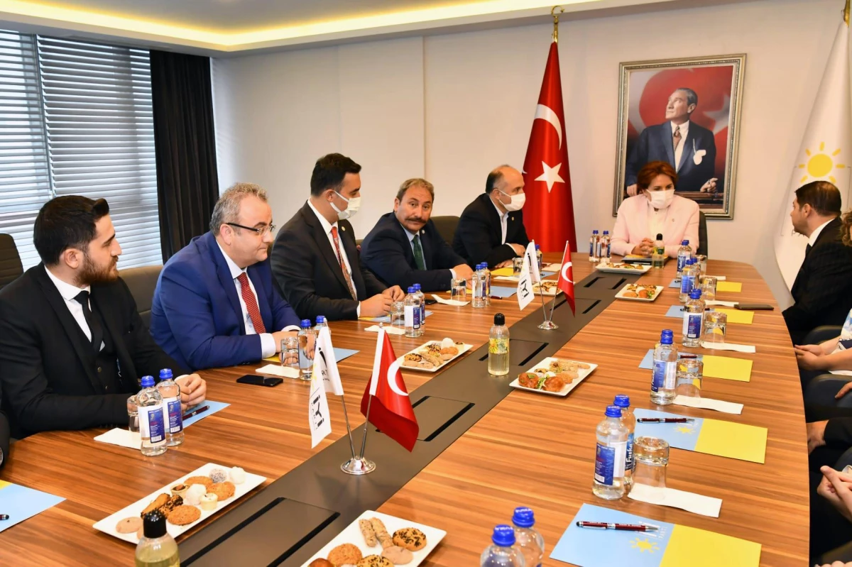 İYİ Parti Genel Başkanı Meral Akşener, SAMDEF Yönetim Kurulunu kabul etti