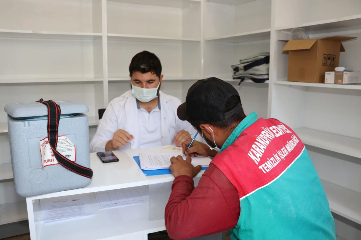 Karaköprü\'de belediye çalışanlarına Kovid-19 aşısı