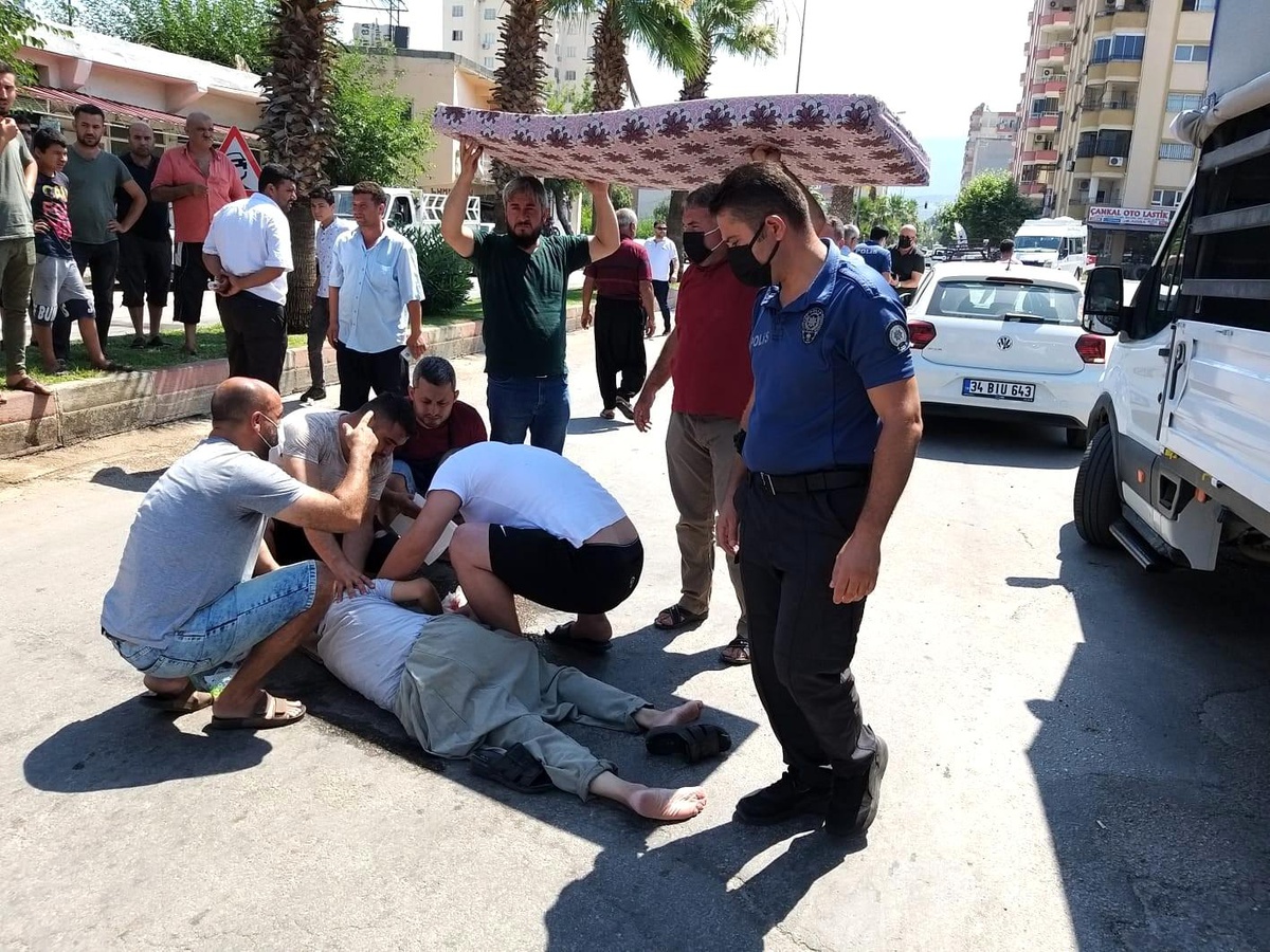 Kazanın ardından büyük mücadele verdiler! Vatandaşın süngerle güneşten koruduğu bisiklet sürücüsü öldü