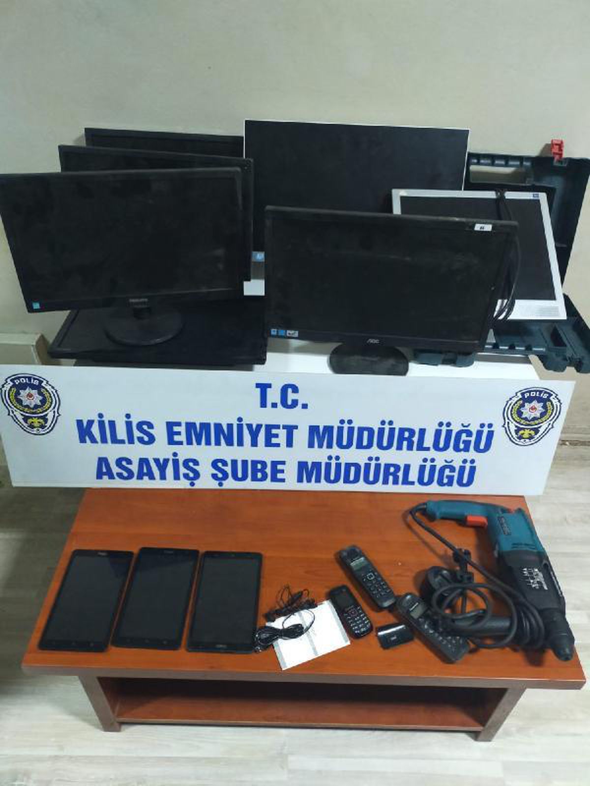 Kilis\'te belediye binasından hırsızlık şüphelisi 3 kişi tutuklandı