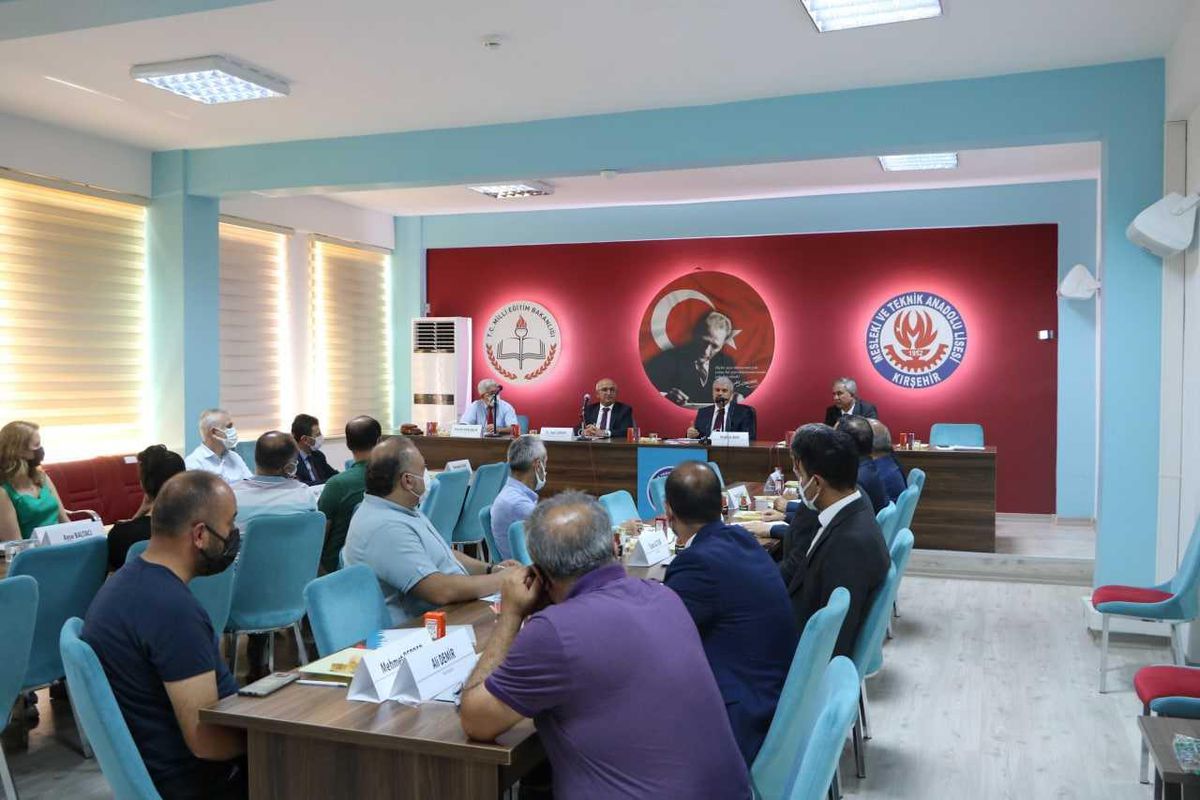 Kırşehir\'in eğitim durumu toplantıda değerlendirildi