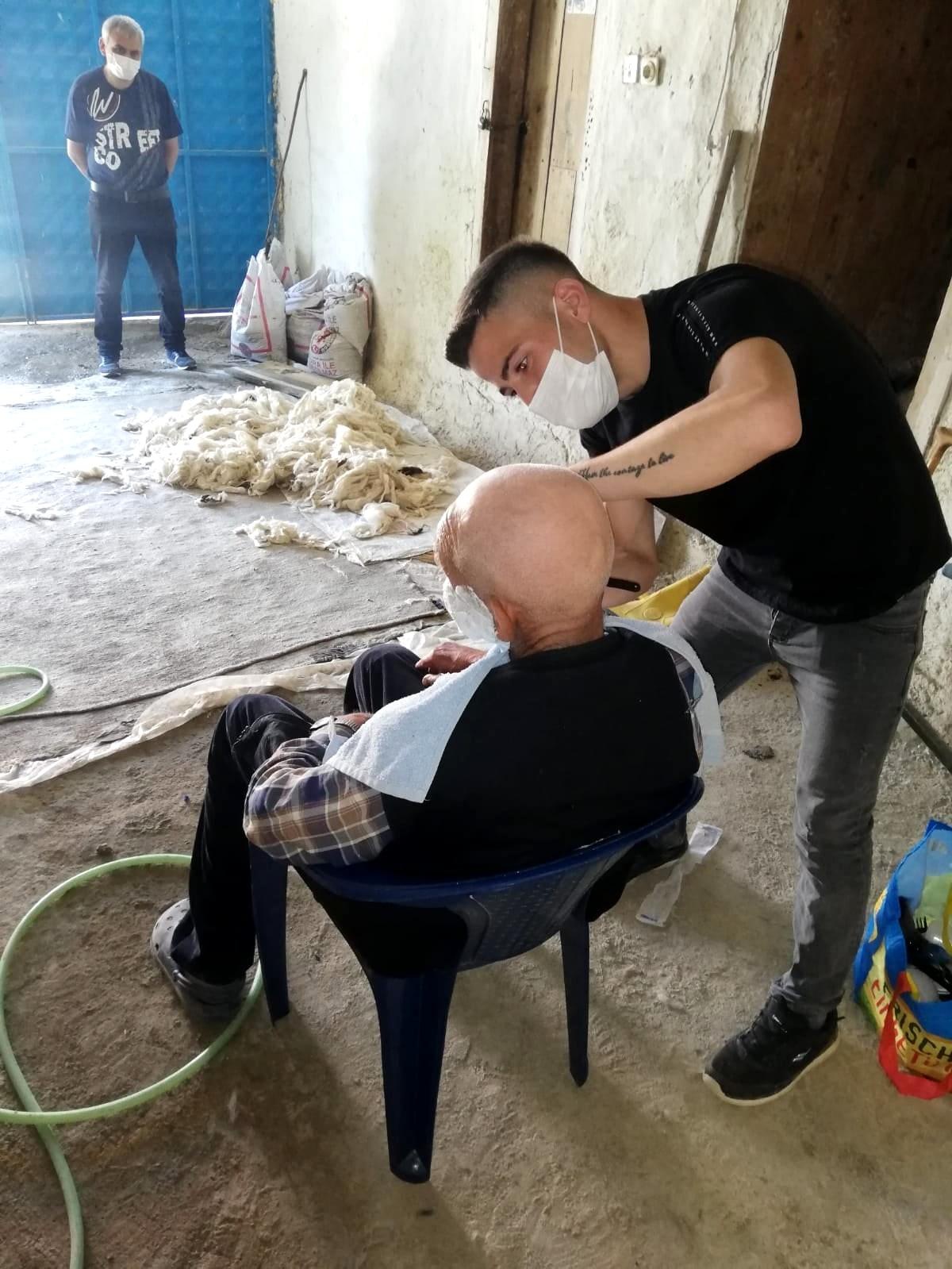 Köylerde yaşayan yaşlı ve 15 yaşından küçük vatandaşlara kuaför hizmeti