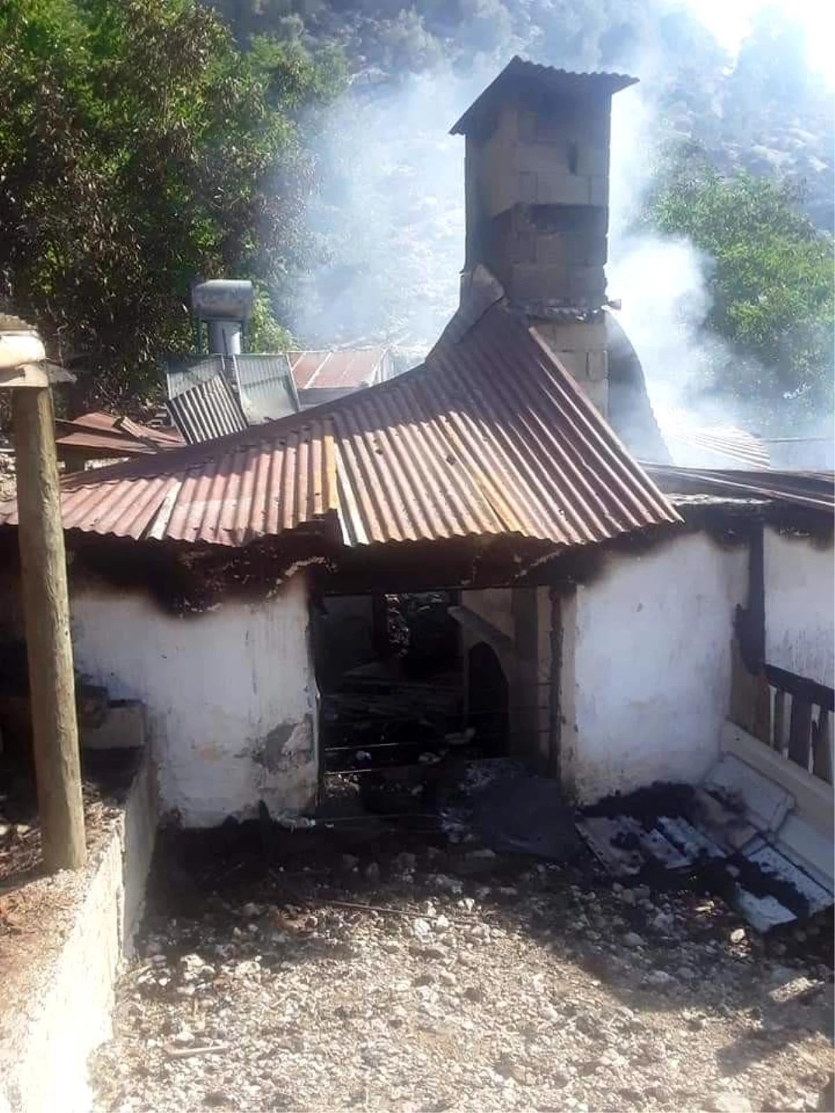 Son dakika haberleri | Osmaniye\'de çıkan yangında ev kullanılamaz hale geldi