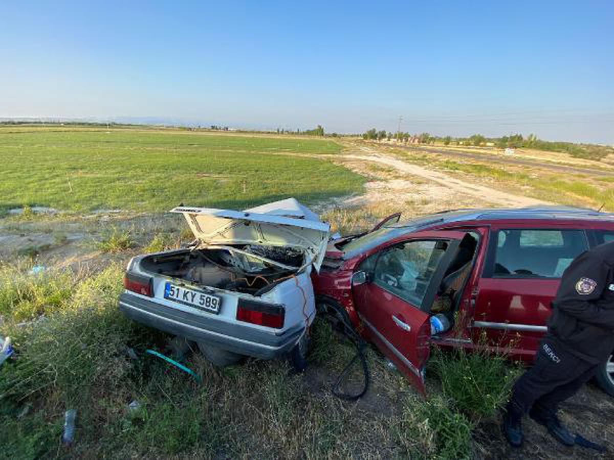 Otomobiline arkadan aracın çarptığı kazada öldü