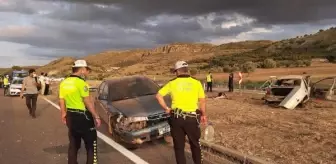 Otomobillerin çarpışmasıyla camdan fırladılar: 4 ölü