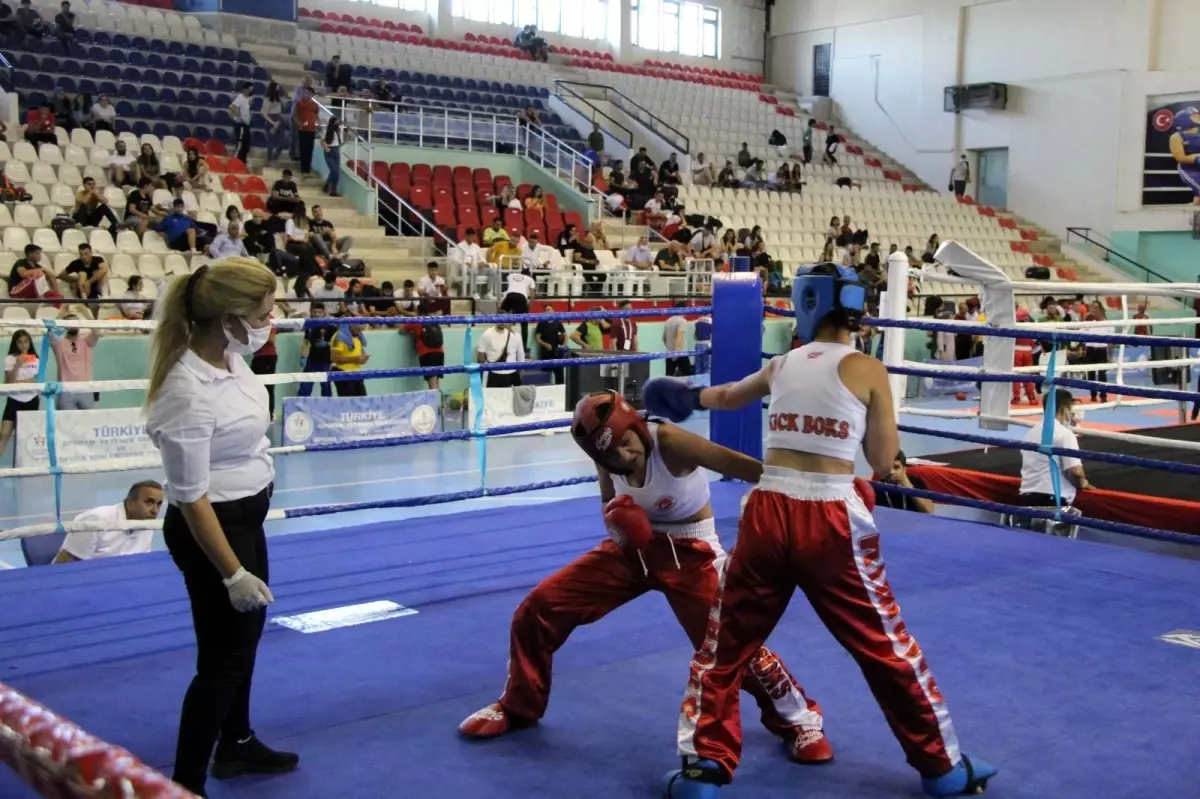 Şırnak\'ta Türkiye Ferdi Kick Boks Şampiyonası tamamlandı