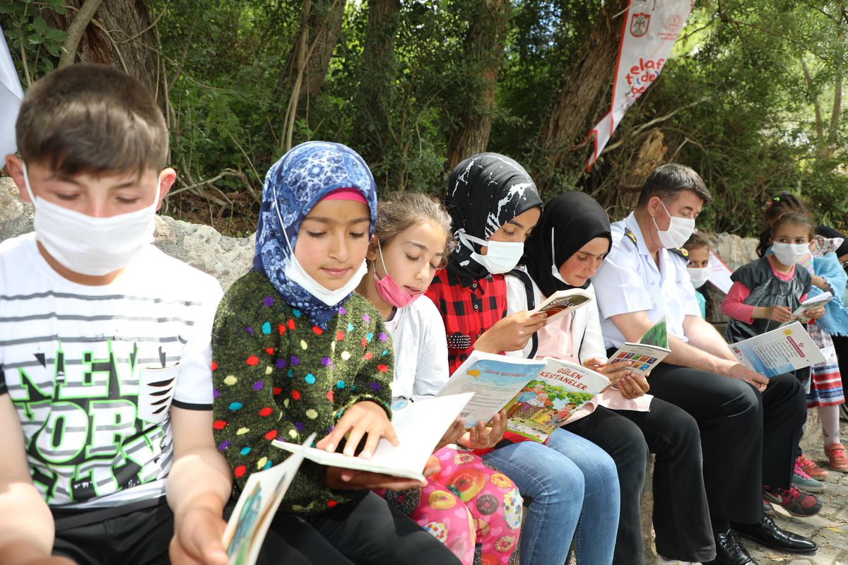 Sivas Valisi Salih Ayhan, Yıldız Beldesi\'ni ziyaret etti