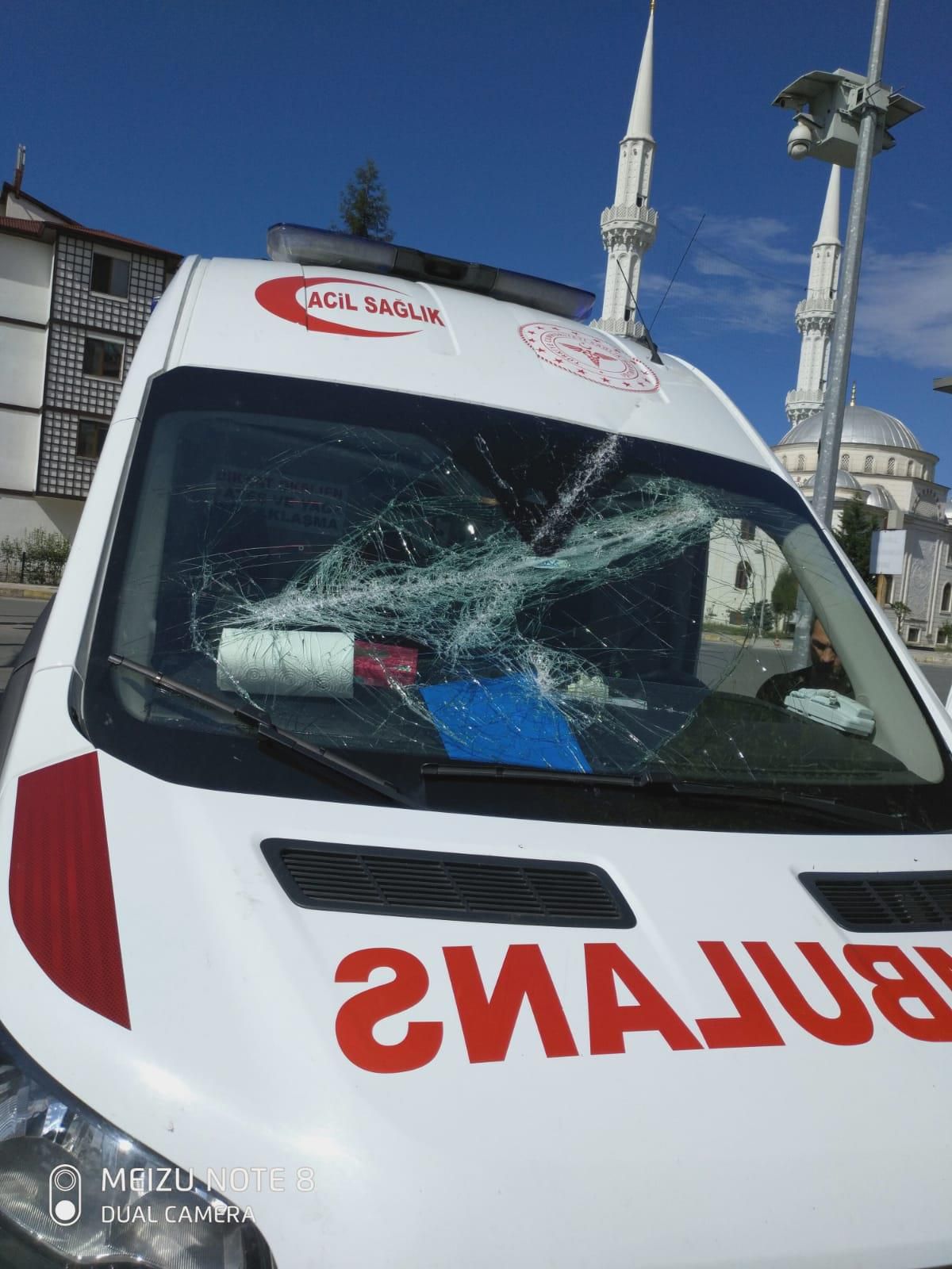 Trabzon\'da hastaya müdahaleye giden 112 Acil Servis ekibine saldırı