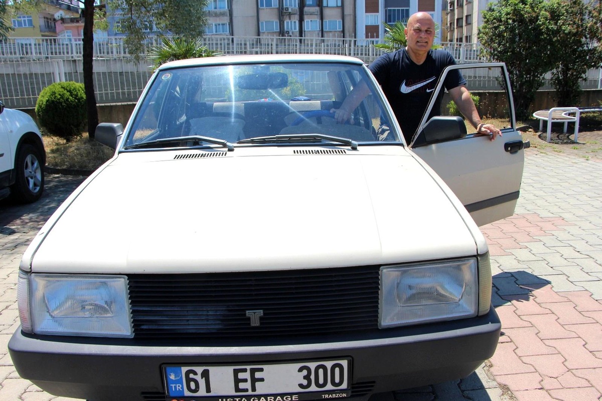 Transferine karşılık aldığı otomobili 32 yıldır kullanıyor