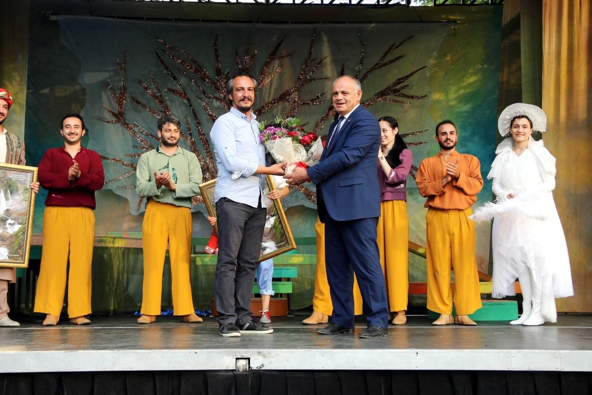 \'Yunus Diye\' Çocuk oyunu Yahyalı\'da sahnelendi