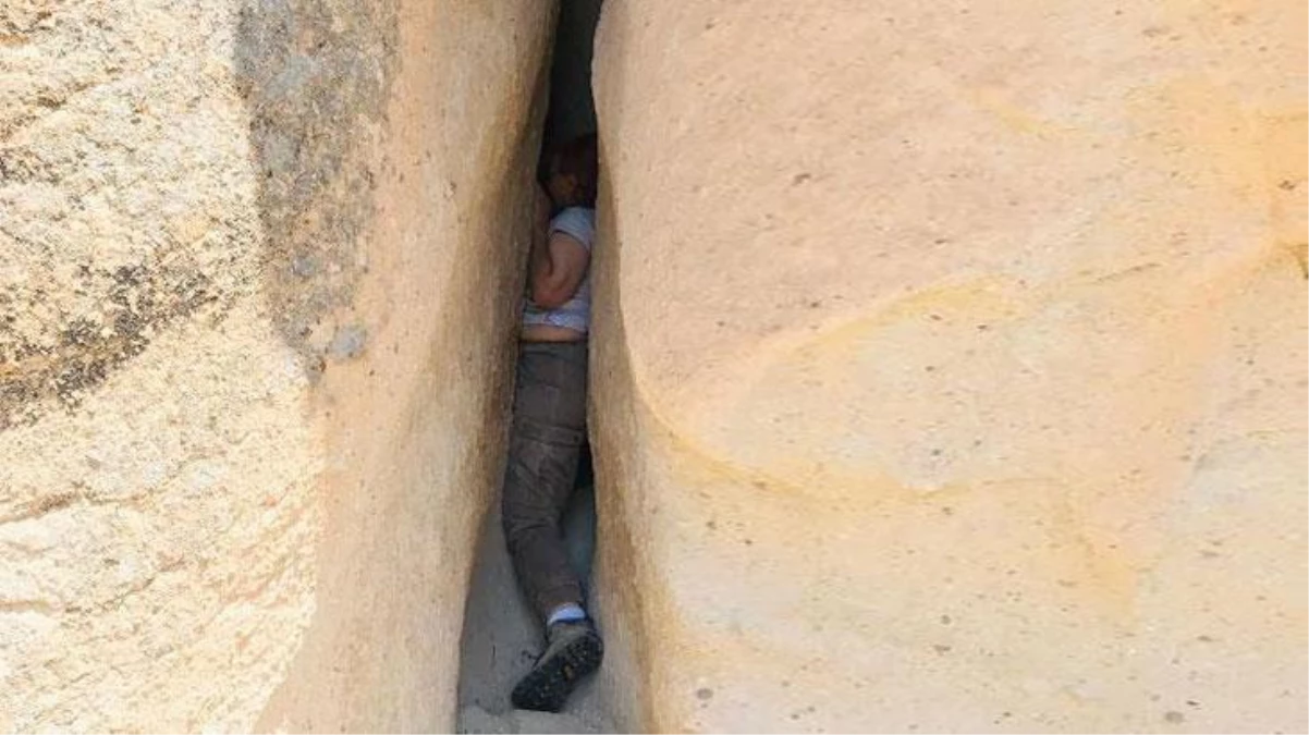 ABD\'li turist, fotoğraf çekerken düştüğü kayalıklar arasında sıkıştı