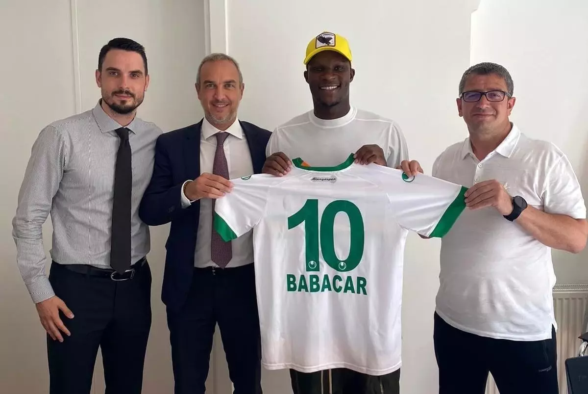 Alanyaspor\'da Babacar kalp spazmı geçirdi