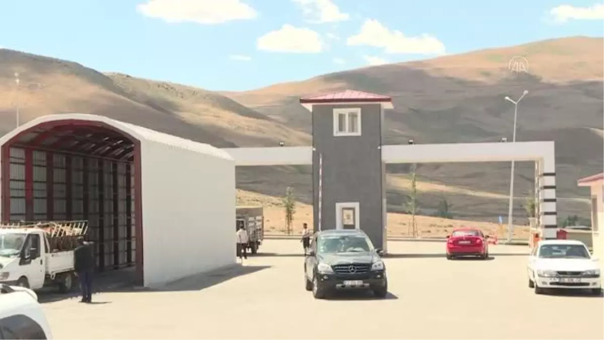Besiciliğin merkezi Erzurum\'dan batıdaki kentlere 55-60 bin kurbanlık gönderilecek