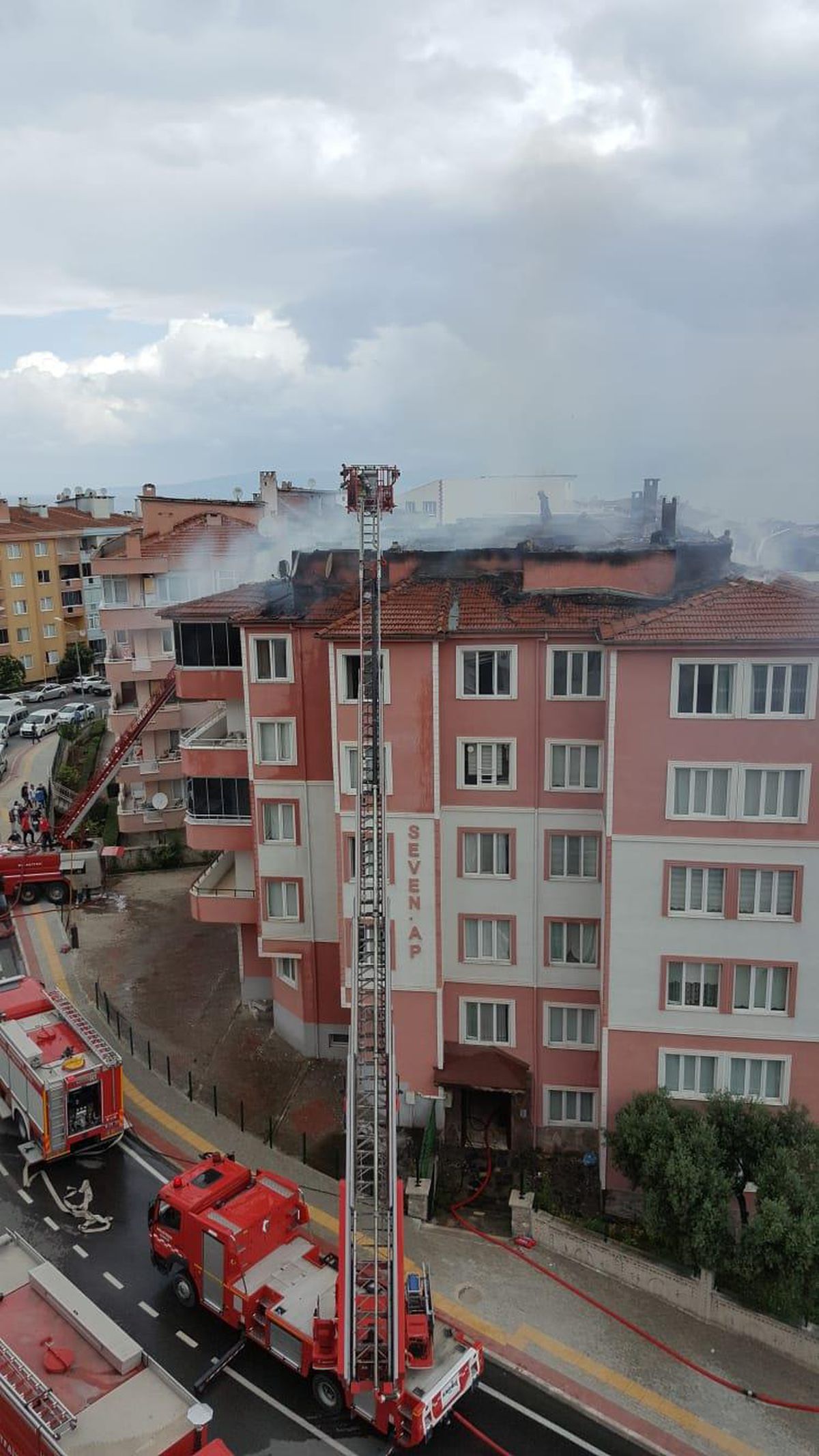 Bursa\'da apartmanda çıkan yangın hasara yol açtı