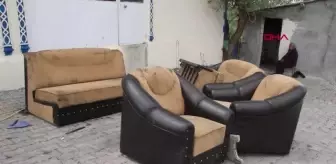 Buzdolabı patlayınca evleri yanan aile geceyi komşularında geçirdi