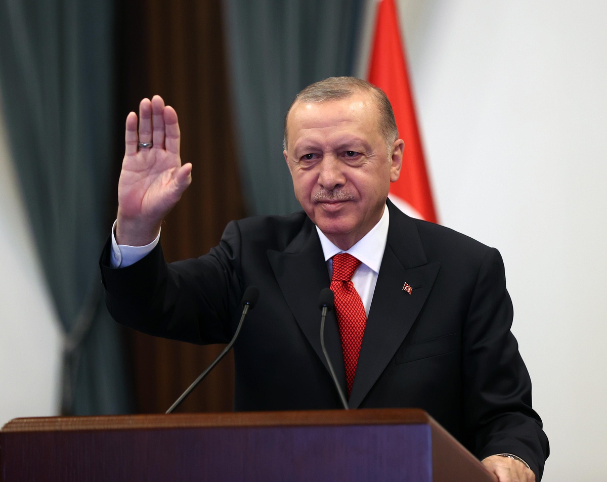 Son Dakika | Cumhurbaşkanı Erdoğan: "Ülkemizi savunma sanayinde dışa bağımlılıktan tamamen kurtarıncaya kadar yatırımlarımızı artırarak devam ettireceğiz."