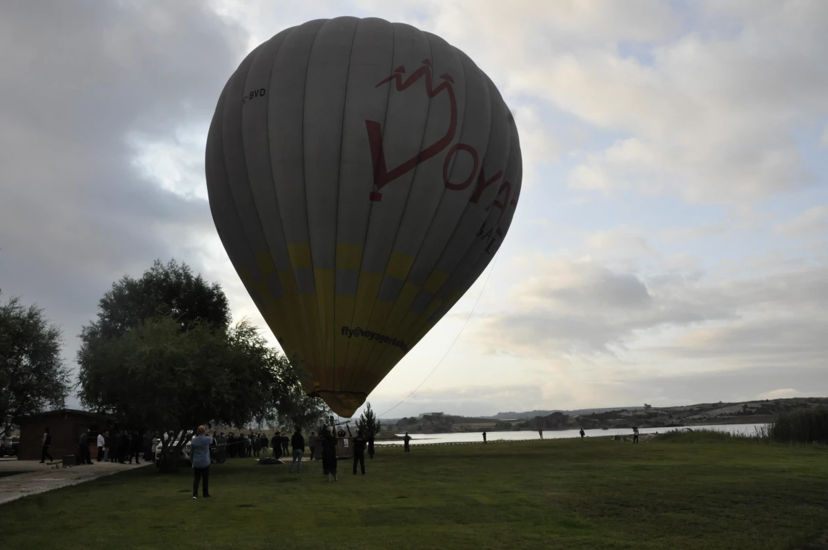 Son dakika haber | Afyonkarahisar\'daki Emre Gölü\'nde ilk sıcak hava balonu havalandı