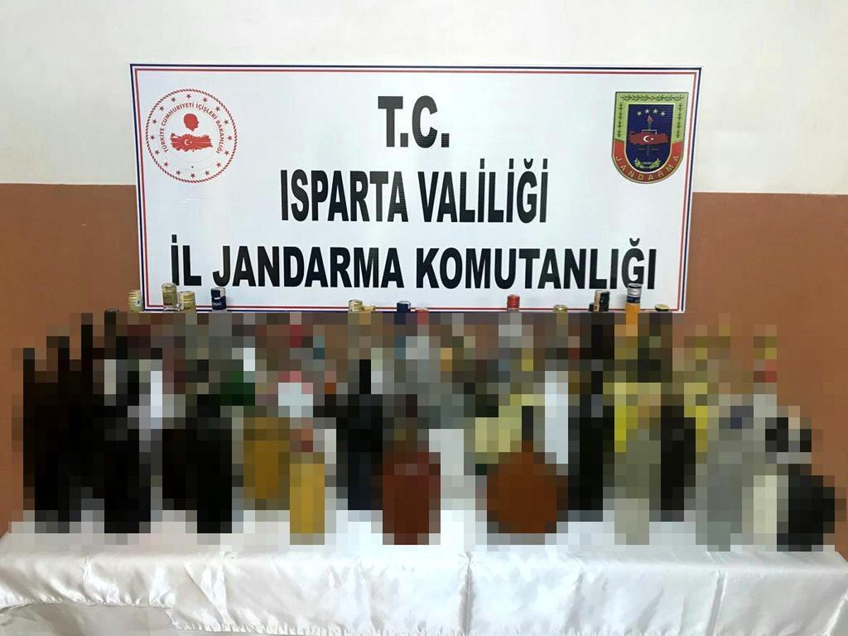 Isparta\'da 64 şişe kaçak içki ele geçirildi