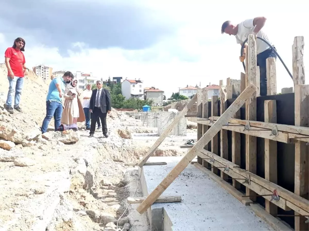 Kapalı pazar yeri inşaatı hızla devam ediyor